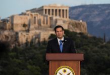 Πήρε 4 δις, διαφήμισε τον Τραμπ από την Πνύκα, έφυγε χωρίς λέξη στήριξης απέναντι στην Τουρκία