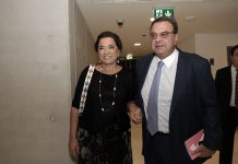Περιμένοντας την Ντόρα