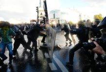 «Βράζουν» οι νέοι στη Γαλλία: Καταγγελίες για αστυνομική βία – Τέσσερα παιδιά φέρονται να υπέστησαν ακρωτηριασμούς «Βράζουν» οι νέοι στη Γαλλία: Καταγγελίες για αστυνομική βία - Τέσσερα παιδιά φέρονται να υπέστησαν ακρωτηριασμούς