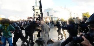 «Βράζουν» οι νέοι στη Γαλλία: Καταγγελίες για αστυνομική βία - Τέσσερα παιδιά φέρονται να υπέστησαν ακρωτηριασμούς