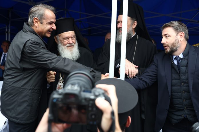 Η σημειολογία μιας χειραψίας