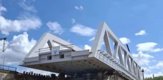 Μετέφεραν και εγκατέστησαν γέφυρα 2.200 τόνων στην Βουδαπέστη: Η απίστευτη επιχείρηση Μετέφεραν και εγκατέστησαν γέφυρα 2.200 τόνων στην Βουδαπέστη: Η απίστευτη επιχείρηση
