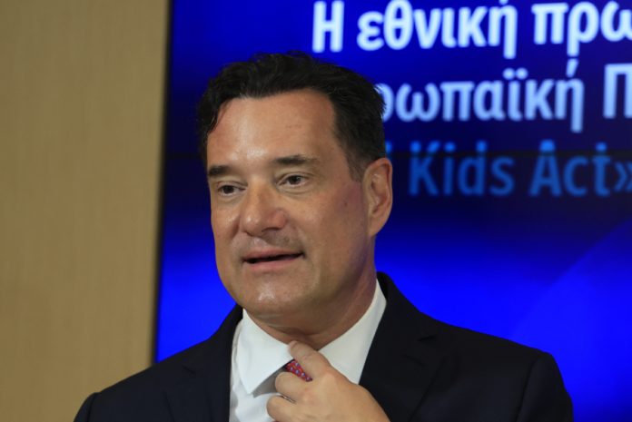Ο Άδωνης-Σπύρος, ο σερβιτόρος και το σχόλιο Κοντιάδη