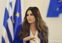 Wall Street Journal: Η Κίμπερλι Γκίλφοϊλ ζητούσε 100.000 δολάρια από χρηματοδότη του Τραμπ – Υποσχέσεις για πρόσβαση…