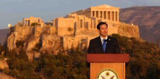 Ρεσιτάλ κυβερνητικής υποτέλειας στην Πνύκα
