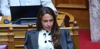 Μπούμερανγκ η καμπάνια με τους χαμογελαστούς επιδοματούχους