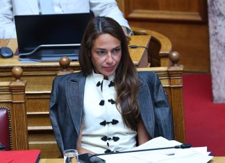 Μπούμερανγκ η καμπάνια με τους χαμογελαστούς επιδοματούχους Μπούμερανγκ η καμπάνια με τους χαμογελαστούς επιδοματούχους