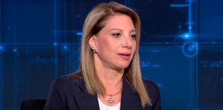 Γιατί χαμογελούν στο επιτελείο Καρυστιανού