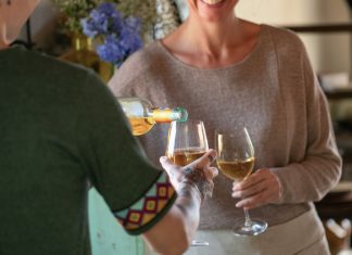 Από ξενοδοχείο ημιδιαμονής σε αναθέσεις από το Δημόσιο ύψους 25 εκατ. ευρώ! Από ξενοδοχείο ημιδιαμονής σε αναθέσεις από το Δημόσιο ύψους 25 εκατ. ευρώ!