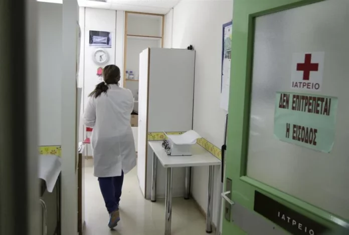 Στον «αέρα» η ηλεκτρονική συνταγογράφηση στα νοσοκομεία - Ανεκπαίδευτοι γιατροί και προβλήματα πριν την πρεμιέρα