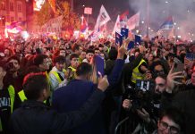 Η οργή για τη διαφθορά απειλεί την κυριαρχία του Βούτσιτς στη Σερβία – Πλημμύρισαν το Βελιγράδι 150.000 διαδηλωτές…