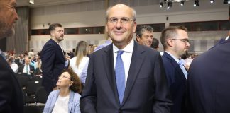 Γαλάζια ραντεβού με την κομματική βάση – Η σειρά του Κ. Χατζηδάκη