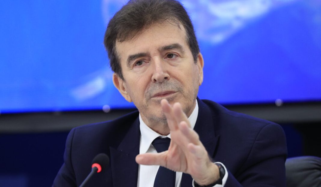 O Χρυσοχοΐδης και οι επίορκοι αξιωματικοί της ΕΛΑΣ