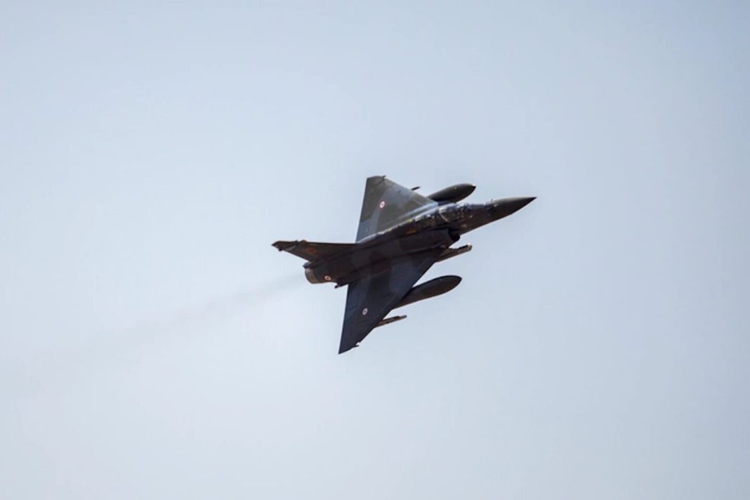 Συντριβή μαχητικού Mirage 2000D στη Γαλλία: Νεκρός ο ένας πιλότος, αγνοείται ο δεύτερος