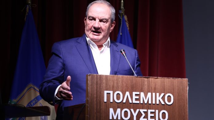 Στους… απόστρατους ο Κ. Καραμανλής για την 28η Οκτωβρίου