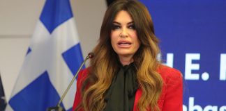 Μυστήριο με το «like» της Κίμπερλι στο TikTok του Σαμαρά Μυστήριο με το «like» της Κίμπερλι στο TikTok του Σαμαρά