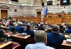 Κύμα ανησυχίας γαλάζιων βουλευτών για τις δημοσκοπήσεις, αμφιβολίες αν μπορεί να αντιστρέψει το κλίμα η κυβέρνηση