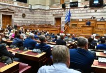 Κύμα ανησυχίας γαλάζιων βουλευτών για τις δημοσκοπήσεις, αμφιβολίες αν μπορεί να αντιστρέψει το κλίμα η κυβέρνηση