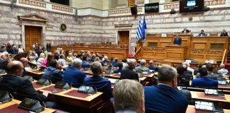 Κύμα ανησυχίας γαλάζιων βουλευτών για τις δημοσκοπήσεις, αμφιβολίες αν μπορεί να αντιστρέψει το κλίμα η κυβέρνηση Κύμα ανησυχίας γαλάζιων βουλευτών για τις δημοσκοπήσεις, αμφιβολίες αν μπορεί να αντιστρέψει το κλίμα η κυβέρνηση