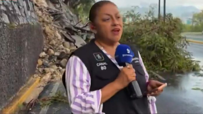 Μεξικό: Αυτοκίνητο παρέσυρε δημοσιογράφο και εικονολήπτη σε ζωντανή μετάδοση (VIDEO) Μεξικό: Αυτοκίνητο παρέσυρε δημοσιογράφο και εικονολήπτη σε ζωντανή μετάδοση (VIDEO)