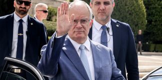 Κωνσταντίνος Τασούλας: Υποταγή