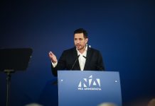 Ξαναζεσταίνεται η θεωρία των δύο άκρων