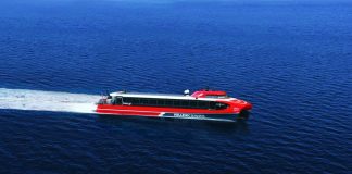 Μηχανική βλάβη στο πλοίο Aero 4 Μηχανική βλάβη στο πλοίο Aero 4