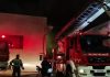 Πυρκαγιά στο Αιγάλεω: Κάηκε ολοσχερώς βαφείο ρούχων