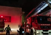 Πυρκαγιά στο Αιγάλεω: Κάηκε ολοσχερώς βαφείο ρούχων