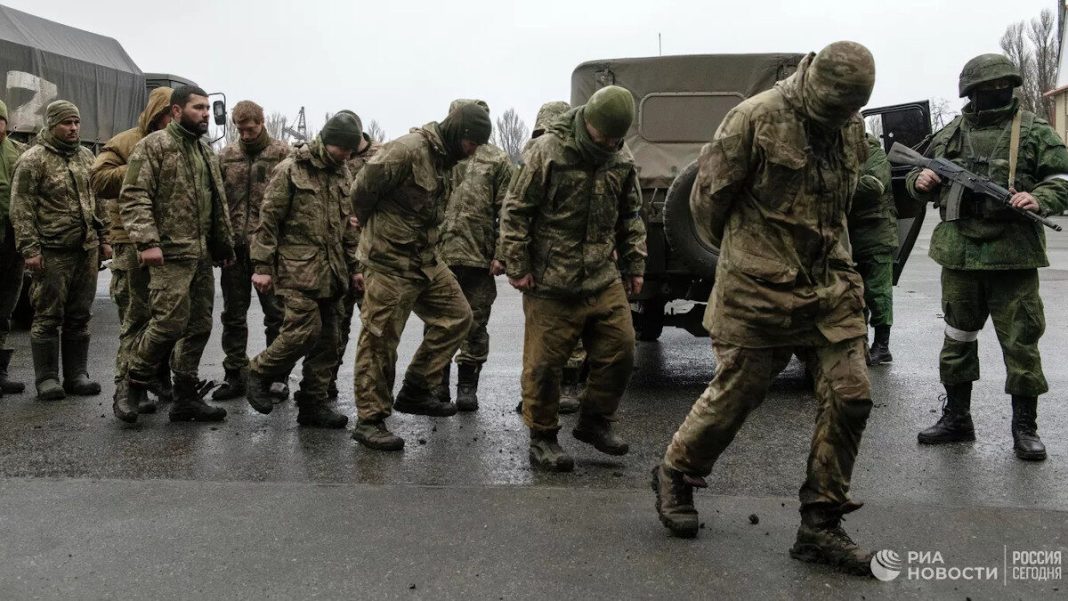 Μαζικές παραδόσεις Ουκρανών: Οι Ρώσοι αιχμαλώτισαν εκατοντάδες Ουκρανούς στρατιώτες μέσα στη νύχτα