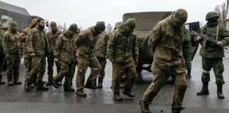 Μαζικές παραδόσεις Ουκρανών: Οι Ρώσοι αιχμαλώτισαν εκατοντάδες Ουκρανούς στρατιώτες μέσα στη νύχτα