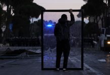 Αλβανία: Σκληρές μάχες διαδηλωτών με την αστυνομία με 500 προσαγωγές και 165 τραυματίες – Κούσνερ, ακρίβεια, ανεργία…