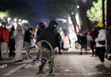 Φλέγονται τα Τίρανα για 9η συνεχόμενη νύχτα – Κλιμακώνεται η σύγκρουση με τον Ράμα
