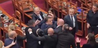 Αλβανία: Οι σοσιαλιστές του Ράμα ζητούν την αποβολή από τη Βουλή 20 βουλευτών μετά τις χειροδικίες