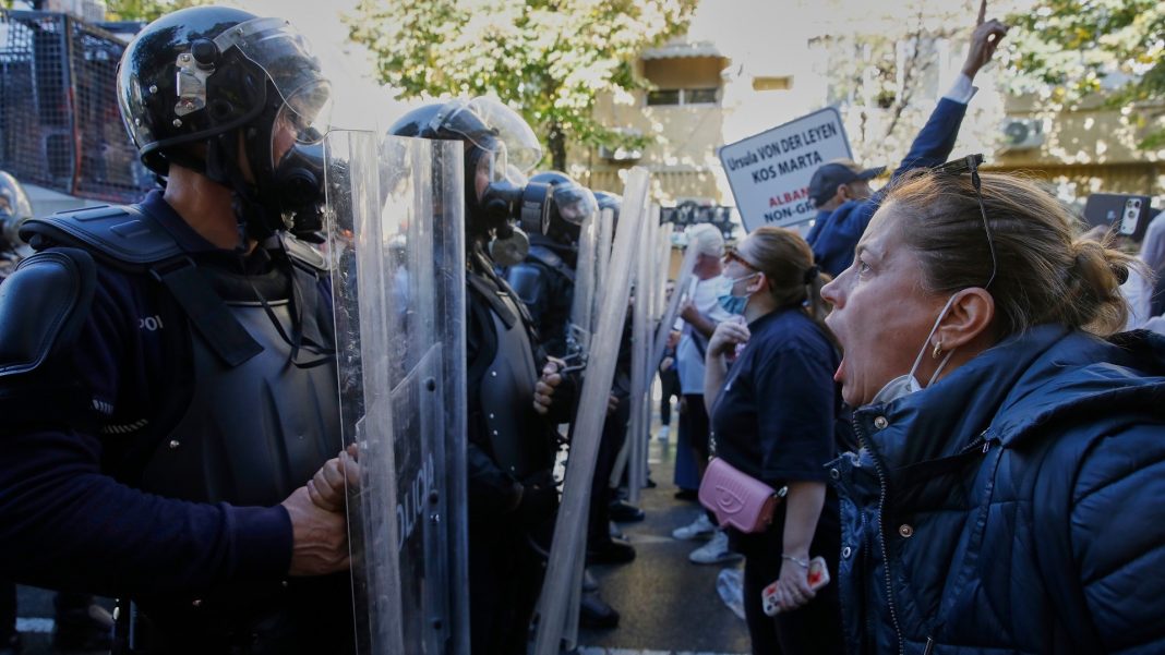 Αλβανία: Νέες κινητοποιήσεις στα Τίρανα – Οι φοιτητές είπαν ξανά «όχι» στις «καρέκλες διαλόγου» του Ράμα (photos/video)