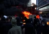 Νέα σοβαρά επεισόδια στις φοιτητικές διαδηλώσεις στην Αλβανία, έβαλαν φωτιά στο υπουργείο Παιδείας-(VIDEO)