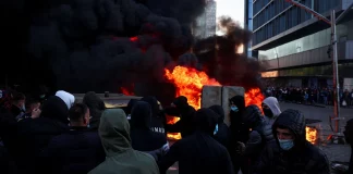 Νέα σοβαρά επεισόδια στις φοιτητικές διαδηλώσεις στην Αλβανία, έβαλαν φωτιά στο υπουργείο Παιδείας-(VIDEO)