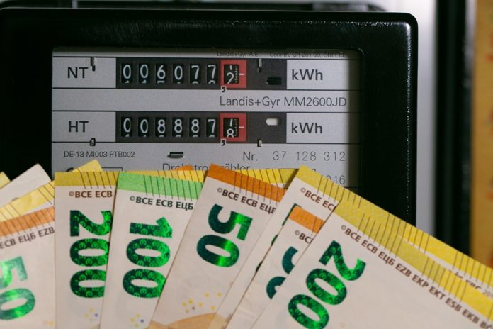 Ρεύμα: Δεν γλιτώνουμε από νέες αυξήσεις τον Νοέμβριο – Τι θα γίνει με τις επιδοτήσεις