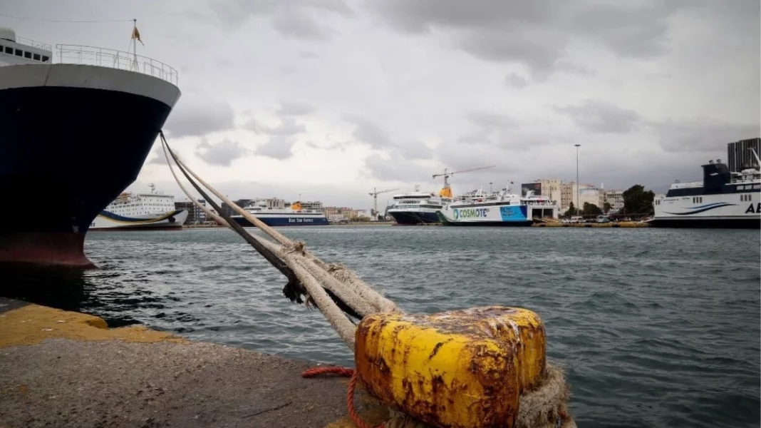 apagoreftiko_apoplou Απαγορευτικό απόπλου σε Πειραιά, Ραφήνα και Λαύριο, ακυρώνονται και τα βραδινά δρομολόγια για Κρήτη