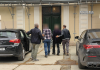 Συνελήφθη 64χρονος που πυροβόλησε 49χρονο στην Επίδαυρο, χειροπέδες και στον γιο του δράστη