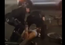 Χαμός με τσιρλίντερ στην Αριζόνα σε σύλληψη φίλων της: Φώναζε «αφήστε τους», οι αστυνομικοί την έριξαν κάτω, δείτε…