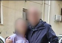 «Χωριάτικο»: Η φωτογραφία του αστυνομικού αγκαλιά με εργαζόμενη σε strip club του Γιαννακόπουλου