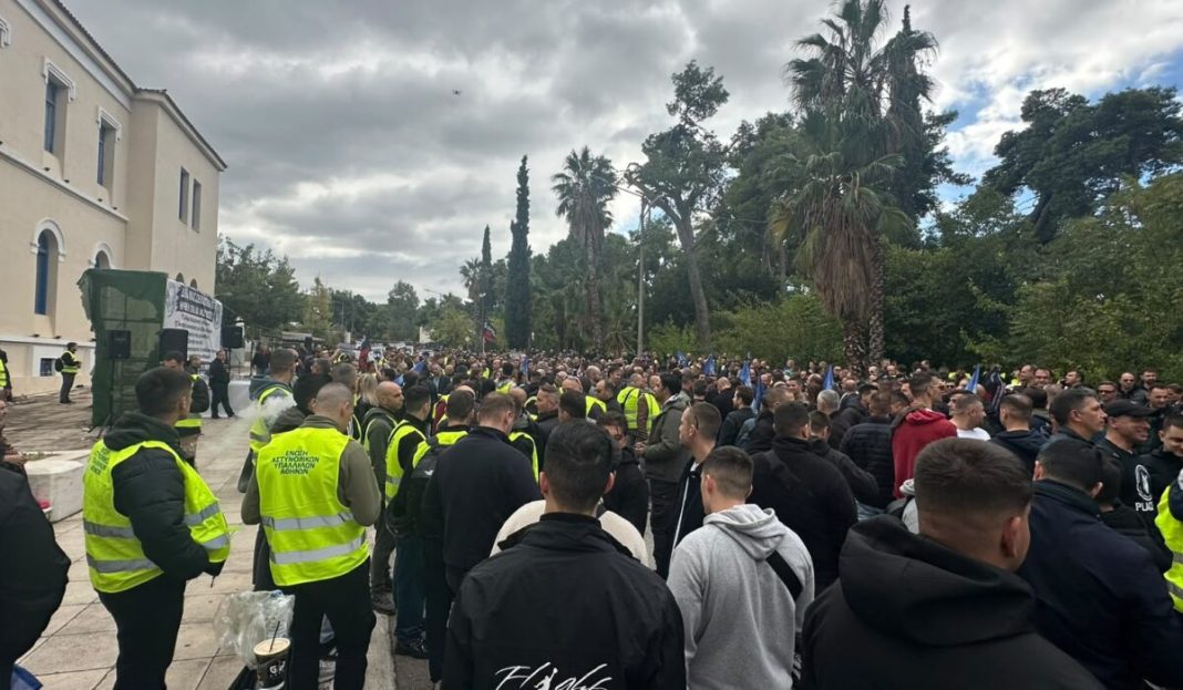 Συγκέντρωση και πορεία αστυνομικών από Αθήνα και Θεσσαλονίκη – Κλειστός ο παράδρομος της Μεσογείων
