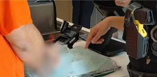Τέξας: Κουρέας βρήκε 120.000 δολάρια ξεχασμένα πάνω σε ΑΤΜ και τα παρέδωσε όλα (Video)