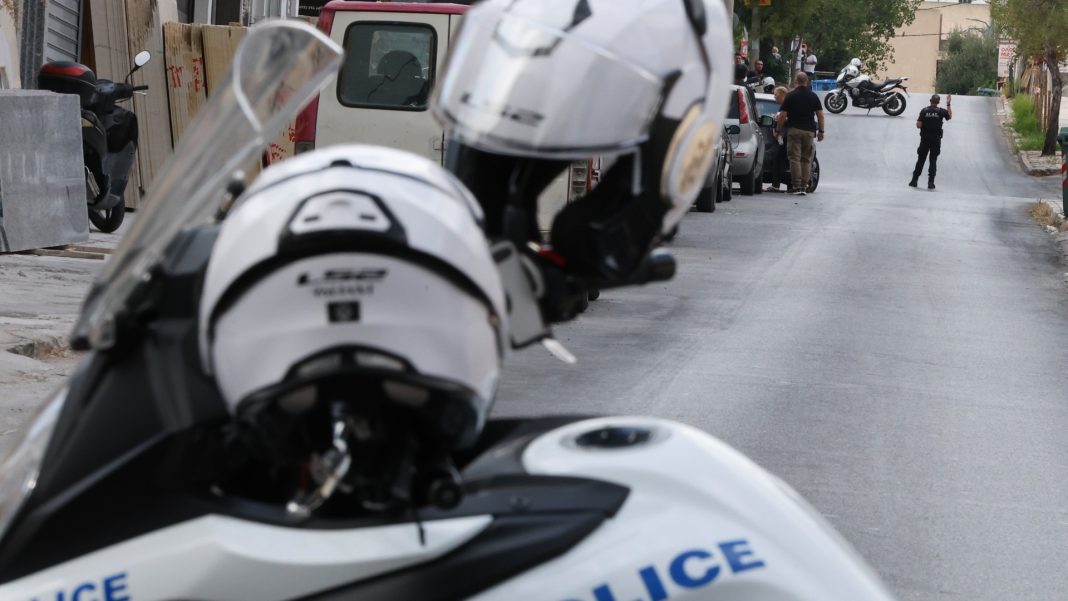 Επεισοδιακή καταδίωξη στην Παλλήνη μετά από κλοπή, χειροπέδες σε 43χρονο