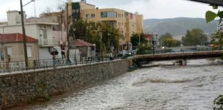 Βόλος: Πλημμύρισαν δρόμοι από την καταιγίδα – «Φούσκωσε» ο Κραυσίδωνας από τη σφοδρή βροχόπτωση - (ΦΩΤΟ)