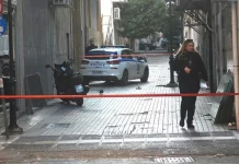 Αχαρών: Γνωστό βαρυποινίτη ”βλέπουν” οι Αρχές πίσω από την επίθεση με χειροβομβίδα σε μπαρ Διαβάζεται σε 3'