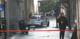 Αχαρών: Γνωστό βαρυποινίτη ”βλέπουν” οι Αρχές πίσω από την επίθεση με χειροβομβίδα σε μπαρ Διαβάζεται σε 3'