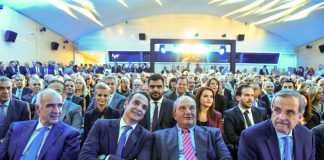 Γιατί ο Μητσοτάκης προσπαθεί να πείσει ότι ο Καραμανλής είναι εναντίον του Σαμαρά