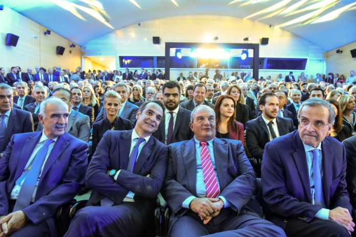 Γιατί ο Μητσοτάκης προσπαθεί να πείσει ότι ο Καραμανλής είναι εναντίον του Σαμαρά Γιατί ο Μητσοτάκης προσπαθεί να πείσει ότι ο Καραμανλής είναι εναντίον του Σαμαρά